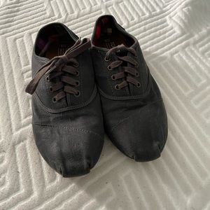 Toms lace up shoes